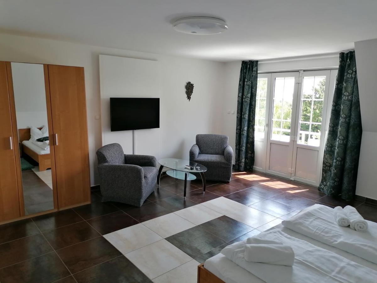 Villa Pelso Balatongyörök 外观 照片