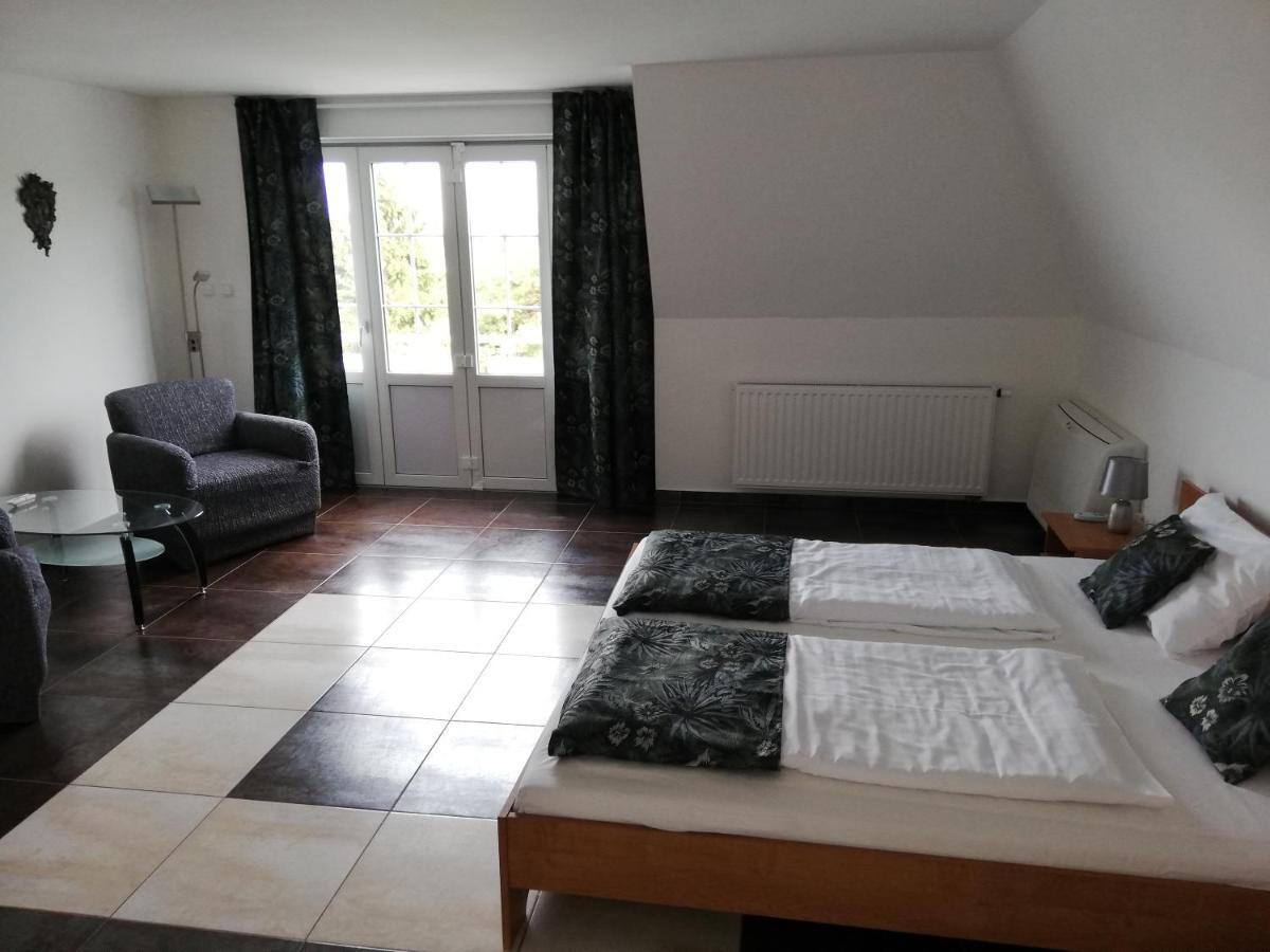 Villa Pelso Balatongyörök 外观 照片